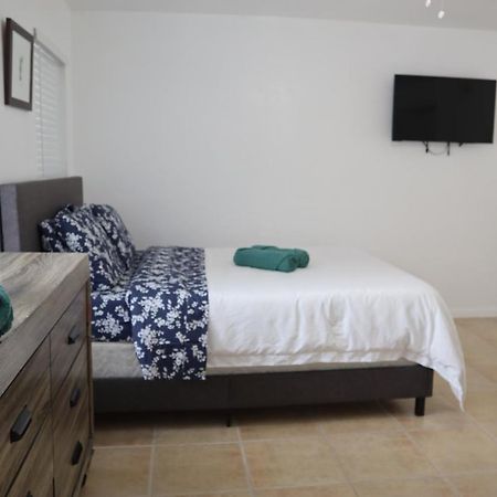 Singer Island Inn/ Deluxe Studio ウェストパームビーチ エクステリア 写真